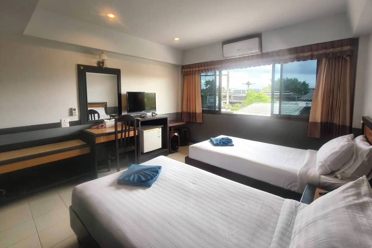 Superior Twin Room | Meja, Wi-fi percuma 