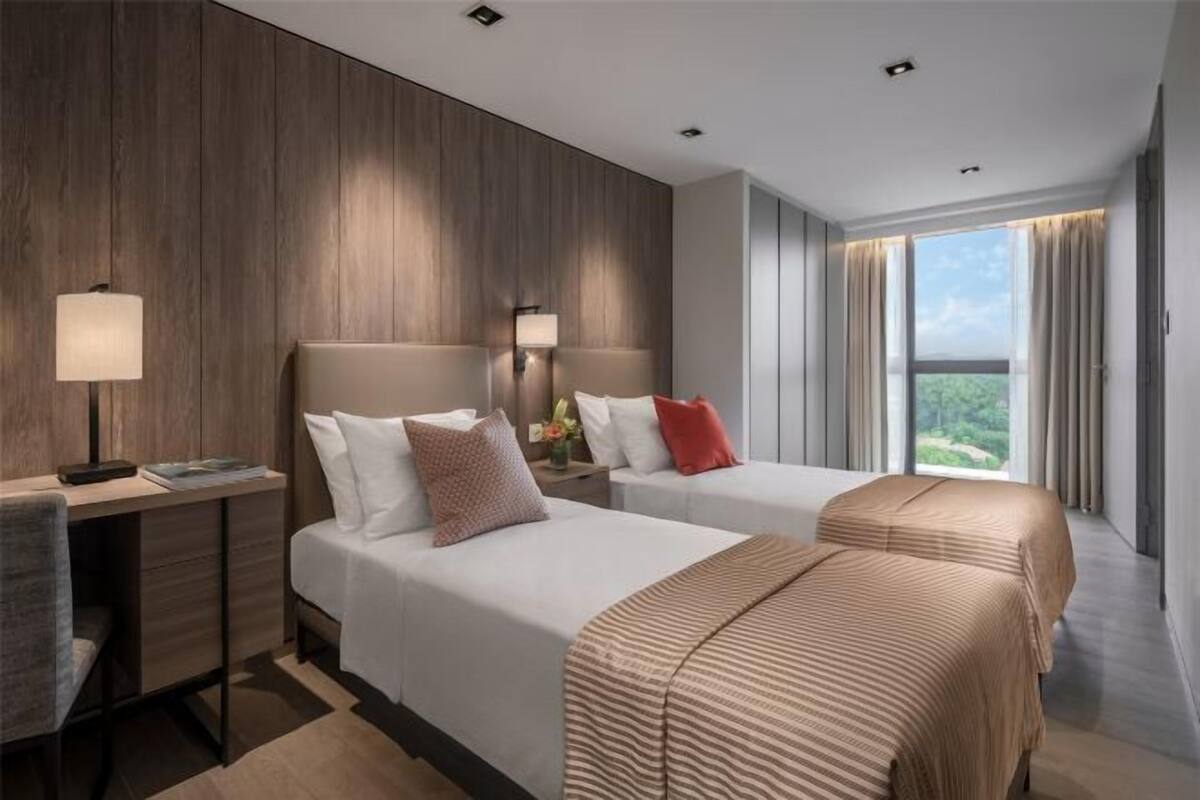 Caja fuerte, cortinas opacas, wifi gratis y ropa de cama