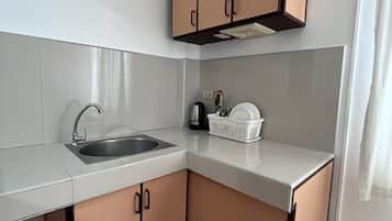 Deluxe Twin Room | Private kitchenette