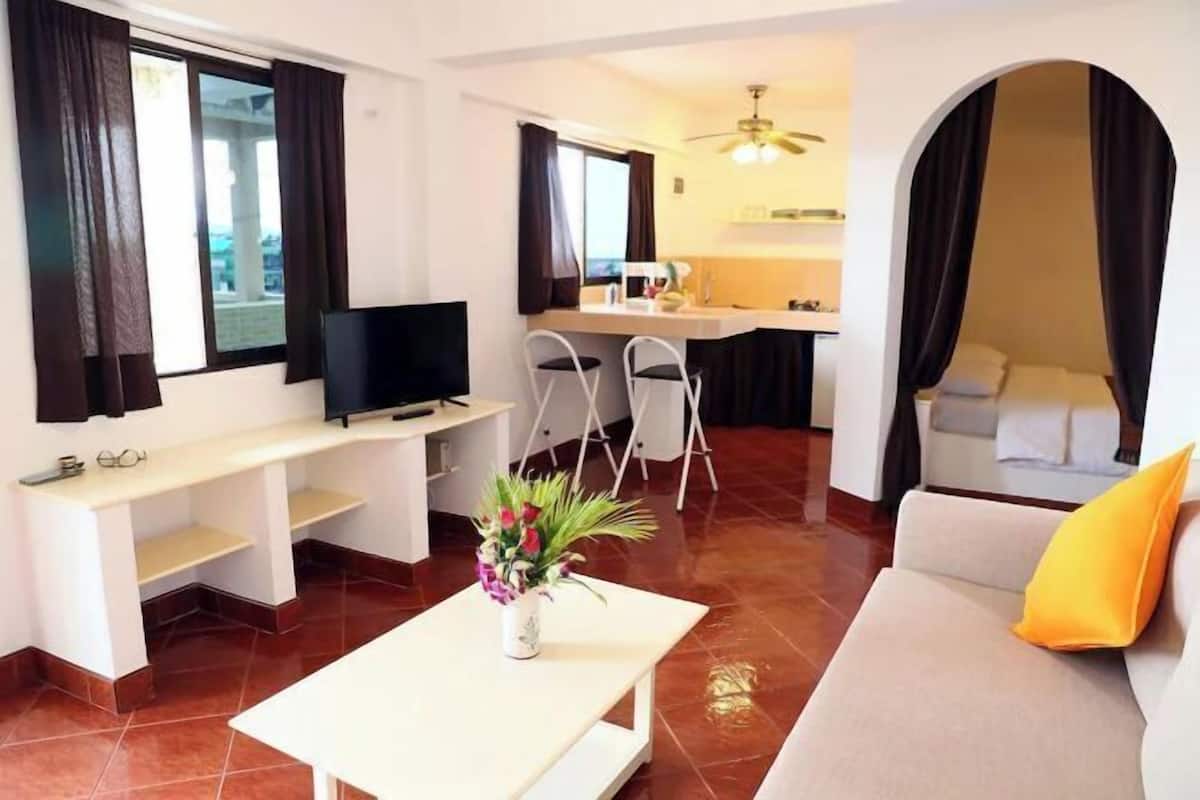 1 bedroom, in-room safe, desk, laptop workspace