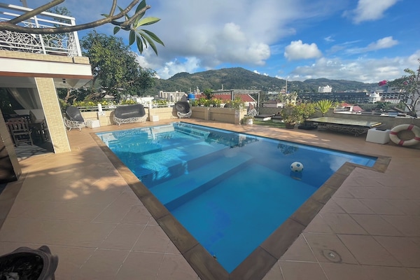 Outdoor pool, pool umbrellas, sun loungers