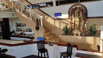 Cocktail bar, pool views, open daily