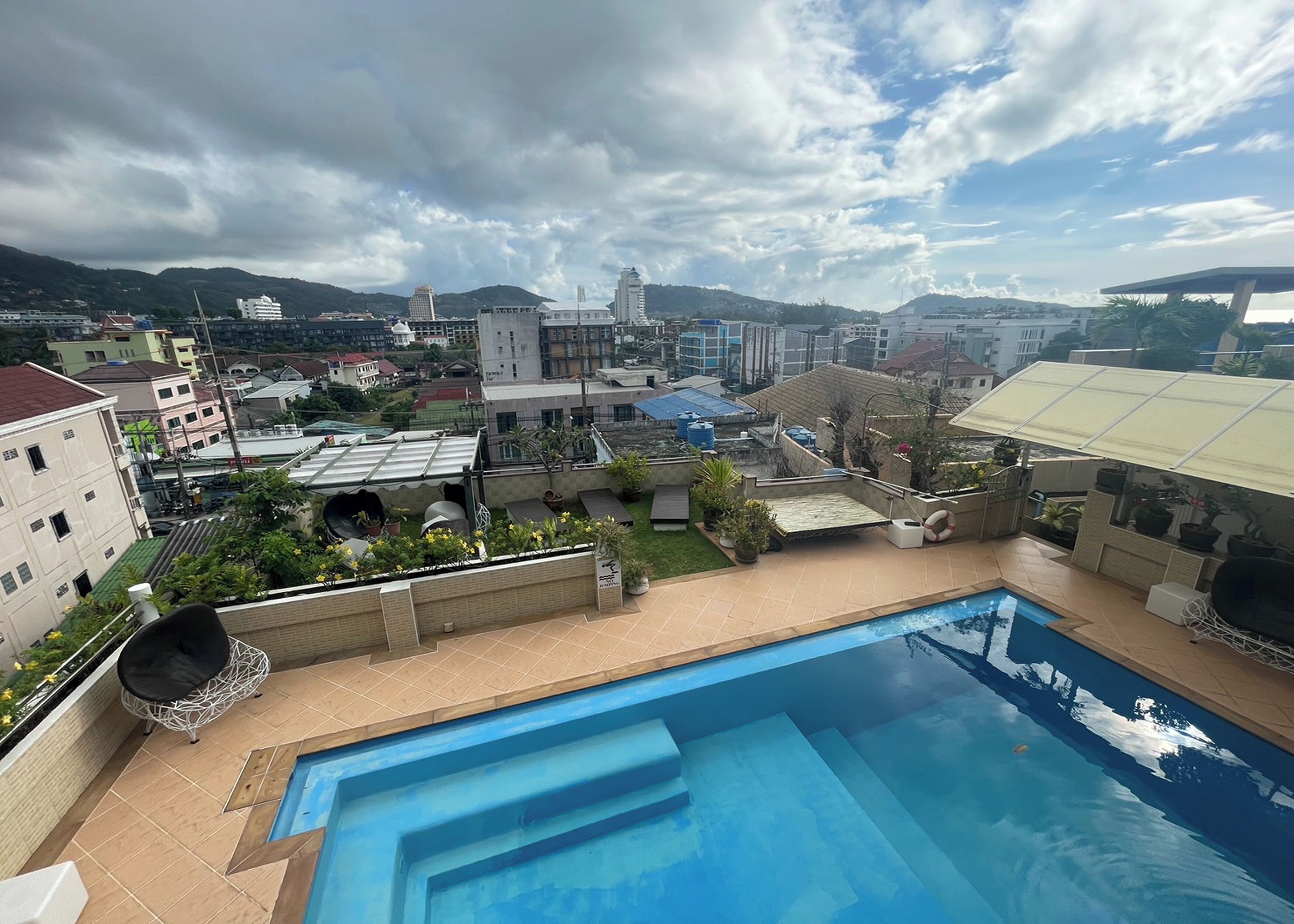 Outdoor pool, pool umbrellas, sun loungers