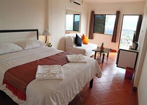 In-room safe, desk, laptop workspace, free cots/infant beds - Swiss Villas Panoramic (Patong)