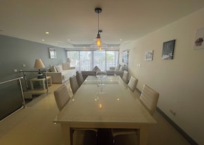 In-room safe, desk, laptop workspace, free cribs/infant beds - Swiss Villas Panoramic – Hillside Beach View (Patong)