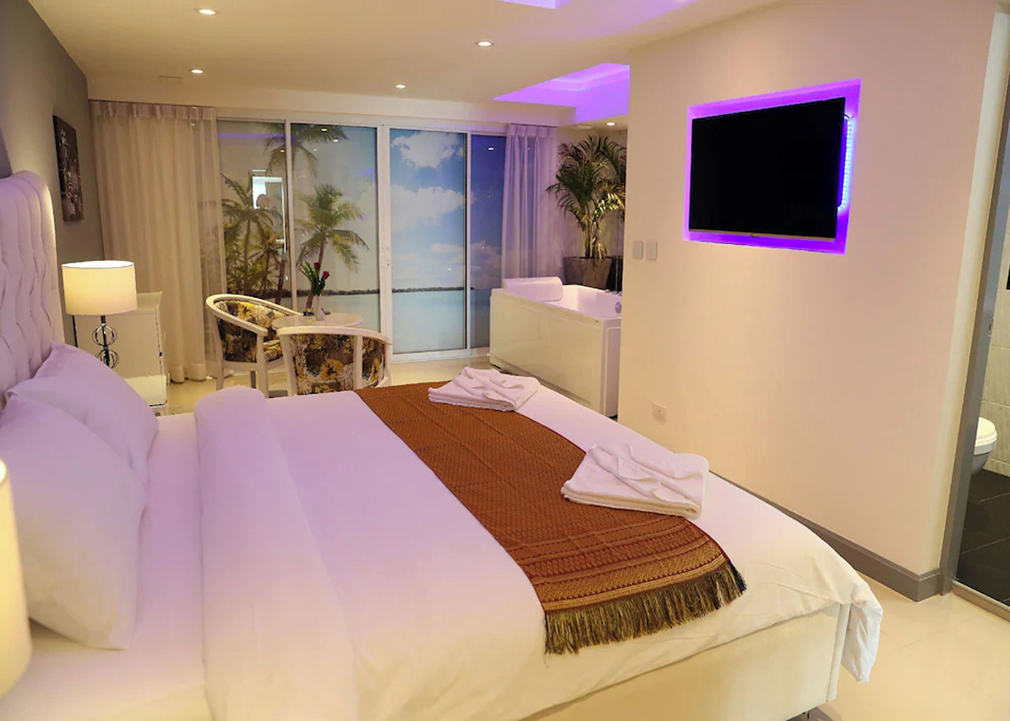 Apartemen, 3 kamar tidur | Brankas, meja kerja, dan ruang kerja ramah laptop