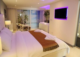 Apartment, 3 Bedrooms | In-room safe, desk, laptop workspace, free cribs/infant beds