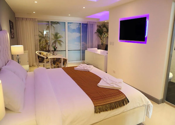 Apartemen, 3 kamar tidur | Brankas, meja kerja, dan ruang kerja ramah laptop