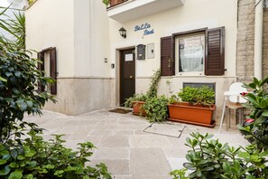 Courtyard - Bella Bari rooms (Bari)