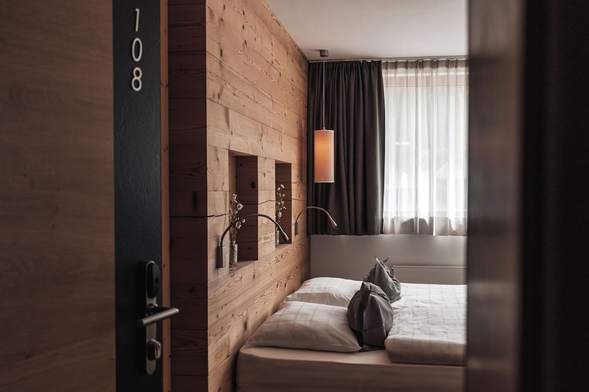 Edredón, camas Select Comfort y minibar