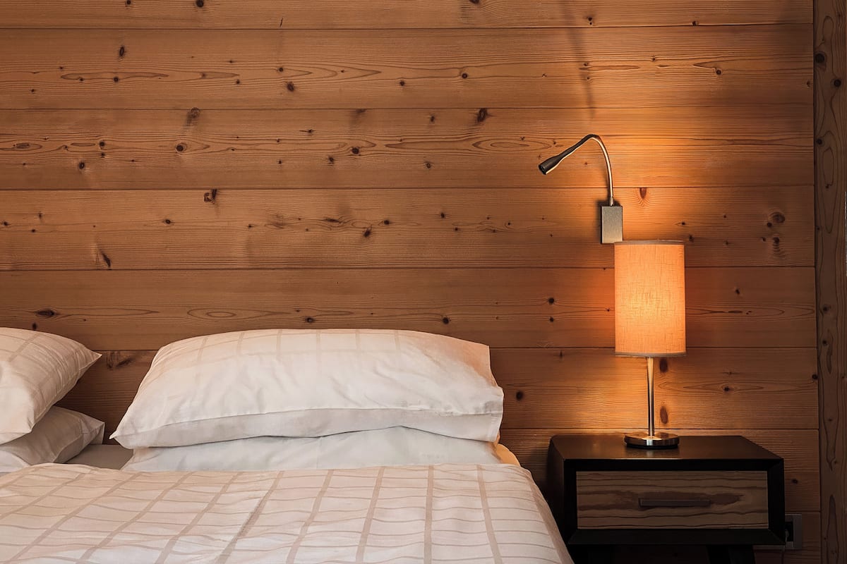 Habitación doble clásica | Edredón, camas Select Comfort y minibar