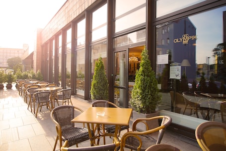 Café da manhã, almoço e jantar; culinária local