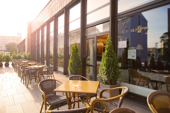 Se sirven desayunos, almuerzos y cenas; cocina local