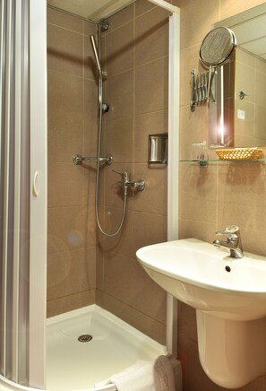 Free toiletries, hair dryer, towels - Hotel Olympik (Prague)