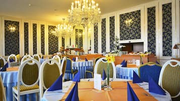 Café da manhã, almoço e jantar