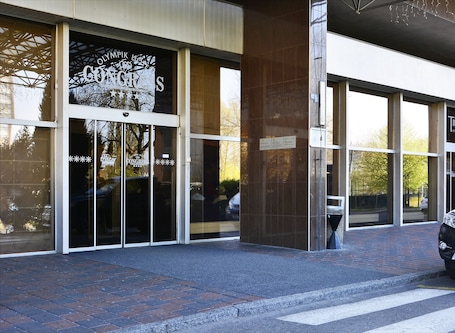 Entrada da propriedade. Hotel Tristar