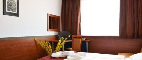 Coffres-forts dans les chambres, bureau, rideaux occultants