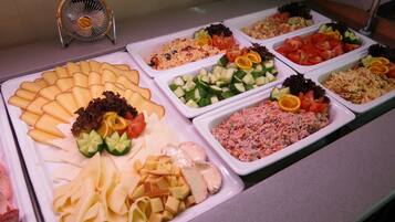 Free daily buffet breakfast