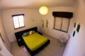 Double Room | Frette Italian sheets, down comforters, iron/ironing board, bed sheets - Alameda Hostel (Portimão)