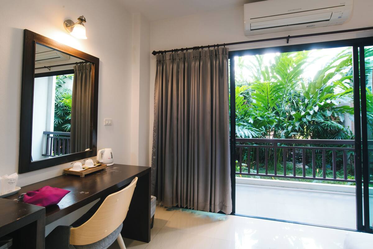 1 bedroom, blackout curtains, free wifi, bed sheets