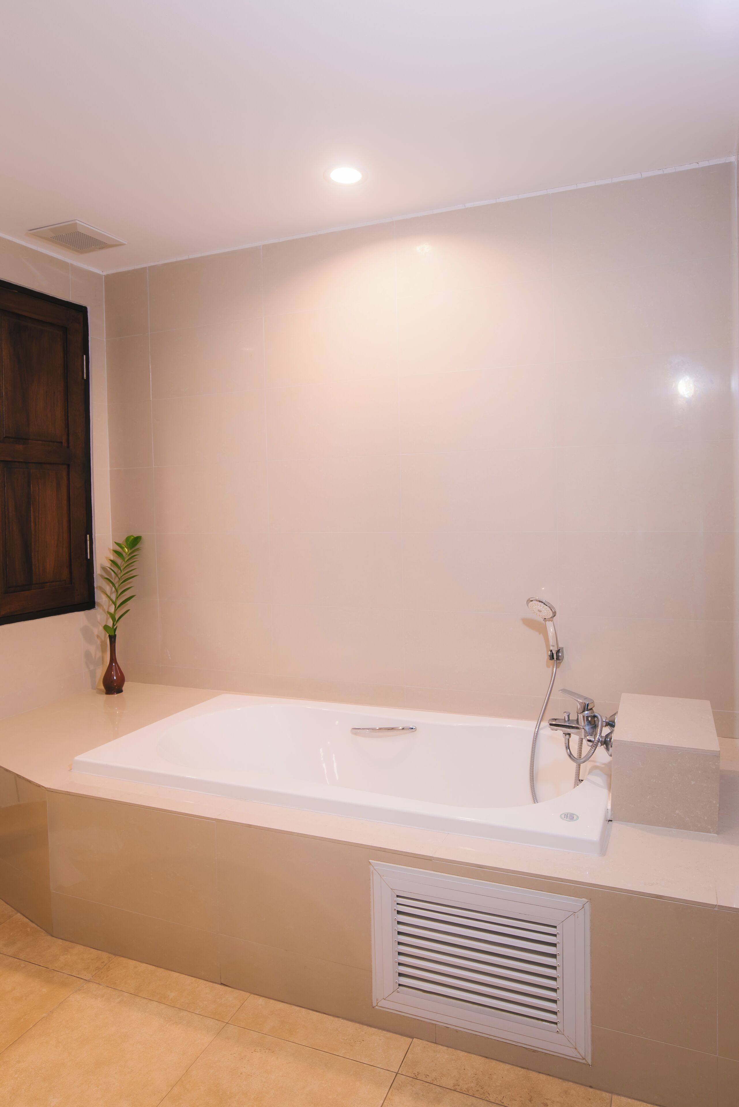 junior suite | bathroom | shower, free toiletries, hair dryer, slippers