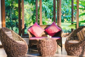 Lobby sitting area - Wilacha Chiang Rai (Chiang Rai)