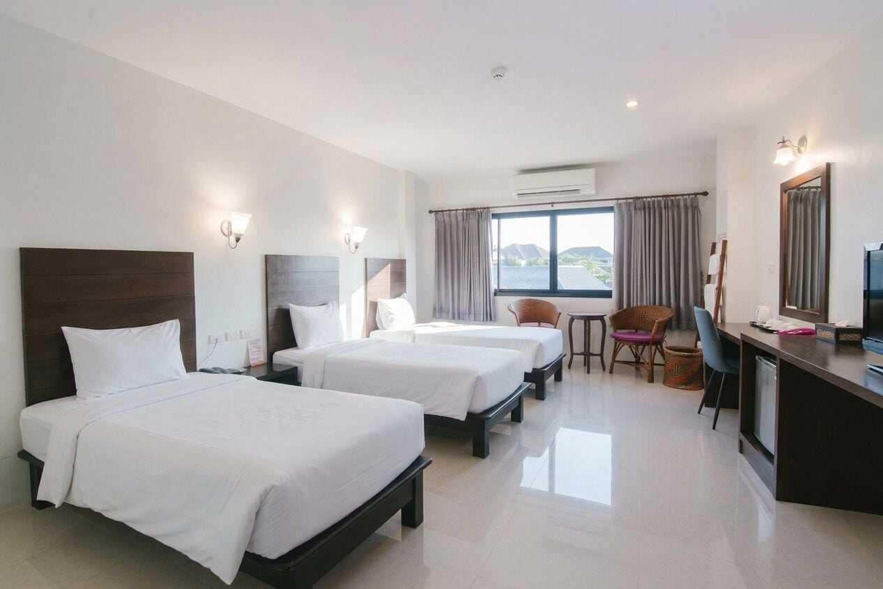 Standard Triple Room (3 Single Bed) | Blackout drapes, free WiFi, bed sheets