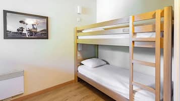Apartment, 3 Bedrooms with sleeping alcove, sleeps 8 | Soundproofing