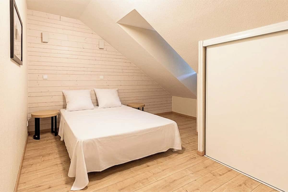 Apartment, 3 Bedrooms with sleeping alcove, sleeps 8 | Schallisolierte Zimmer