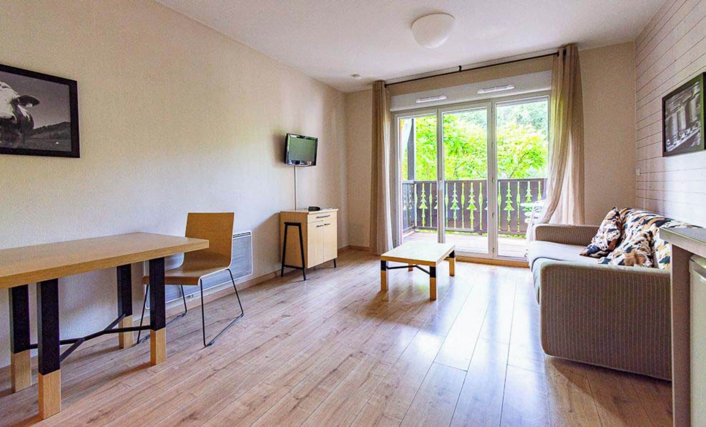 Studio (For 2) | Wohnbereich | 30-cm-Flachbildfernseher mit Kabelempfang, Fernseher