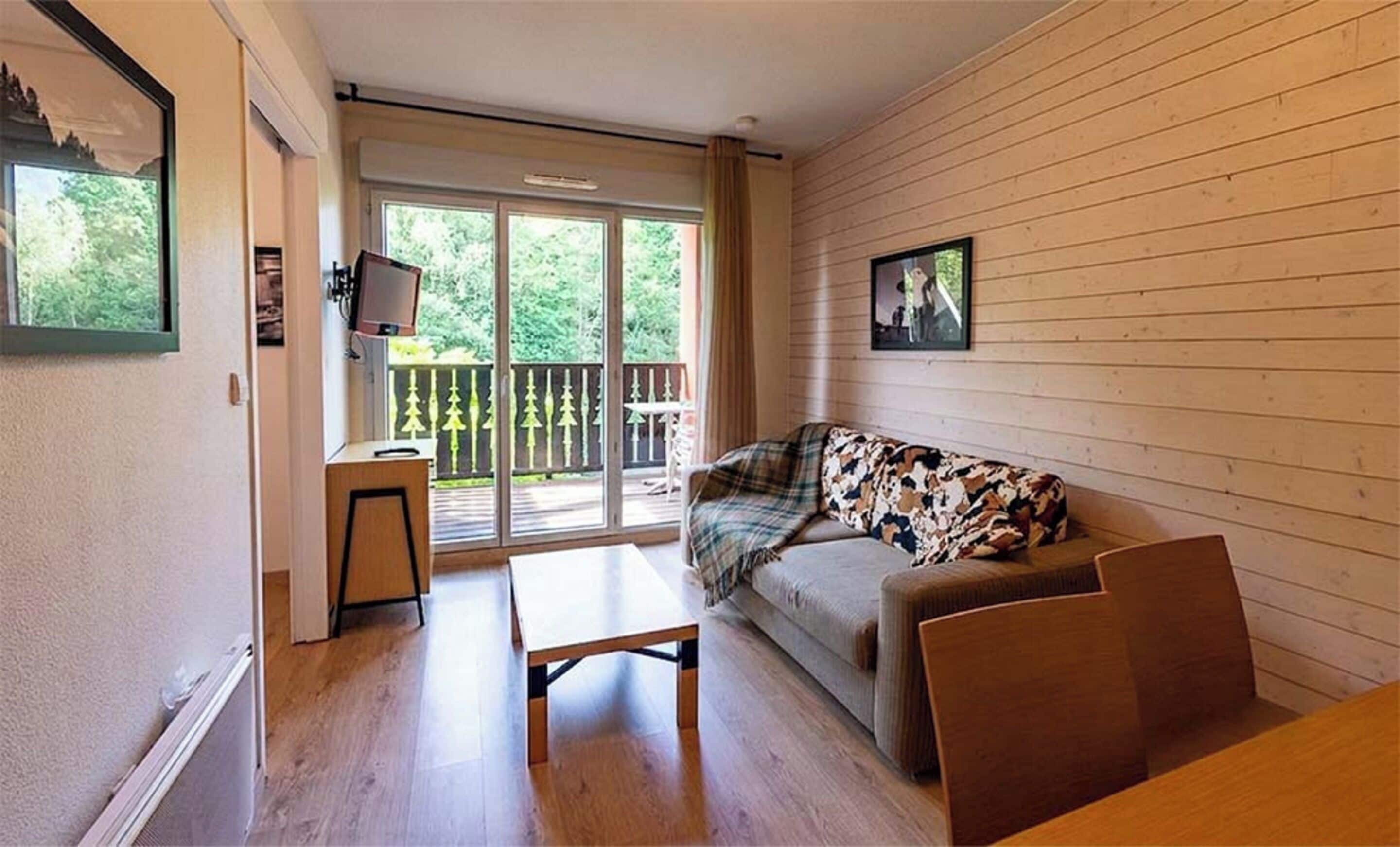 Appartement 2 pièces avec coin nuit 6 personnes | Wohnbereich | 30-cm-Flachbildfernseher mit Kabelempfang, Fernseher