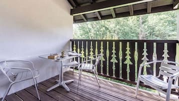 Apartment, 3 Bedrooms with sleeping alcove, sleeps 8 | Terraza o patio