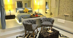 Habitación Deluxe | Ropa de cama de alta calidad, edredones de plumas, minibar y caja fuerte