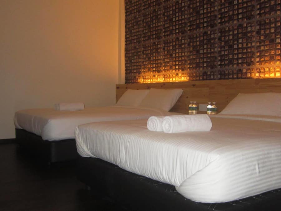 Quarto família, 2 camas Queen | Escrivaninha, quartos à prova de som, Wi-Fi de cortesia