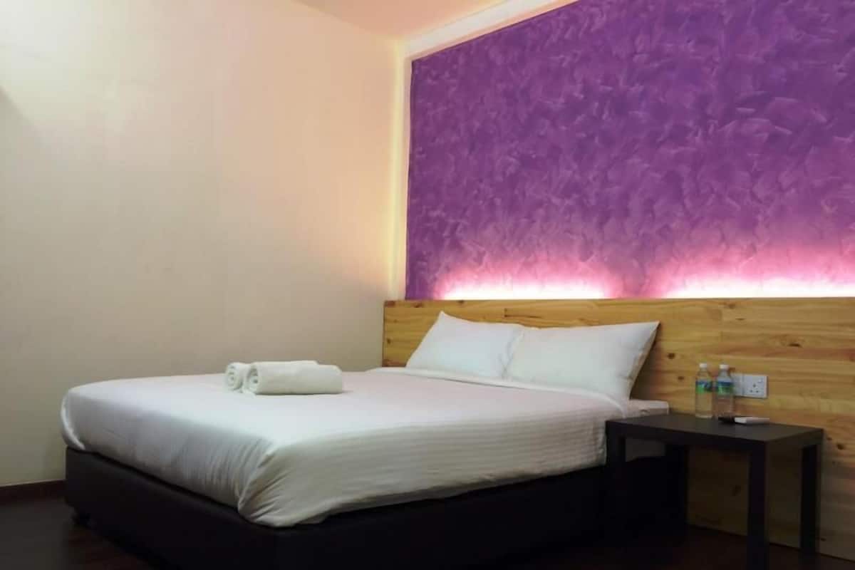 Meja kerja, kedap suara, dan Wi-Fi gratis