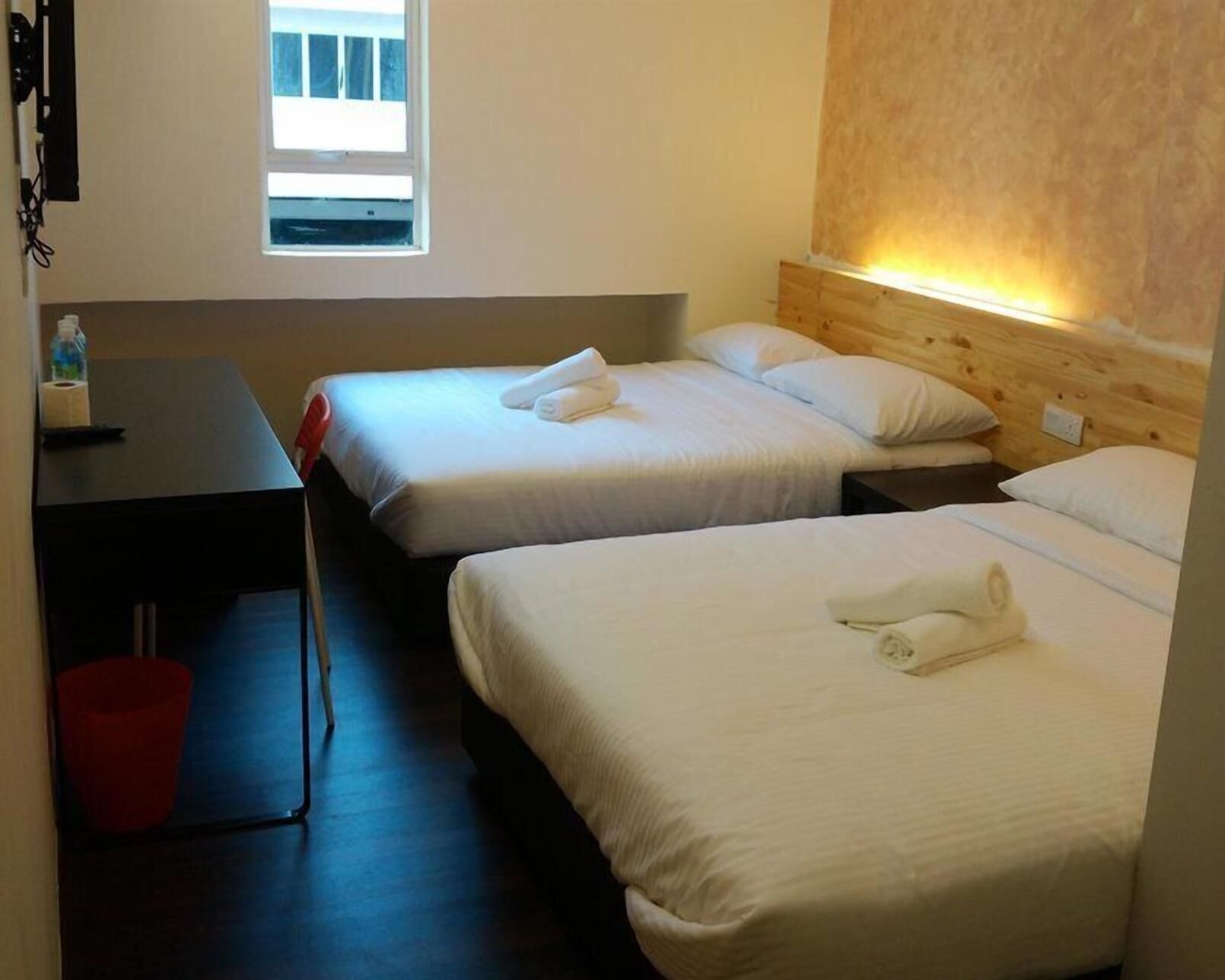 Meja kerja, kedap suara, dan Wi-Fi gratis