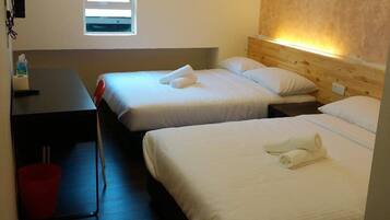 Escritorio, sistema de insonorización y wifi gratis