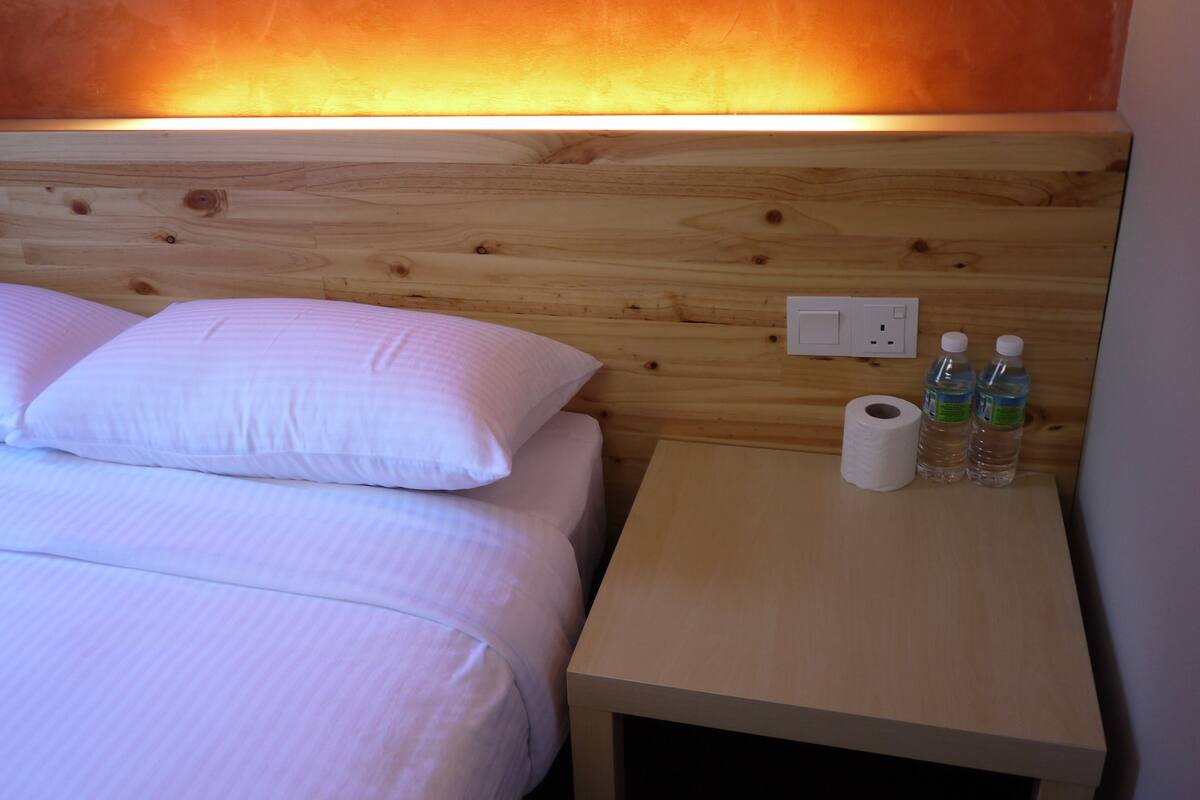 Rom – premier, 1 queensize-seng | Skrivebord, lydisolert og wi-fi (inkludert)