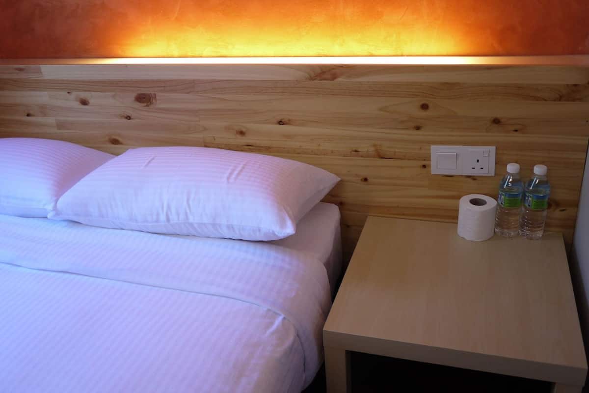 Meja kerja, kedap suara, dan Wi-Fi gratis