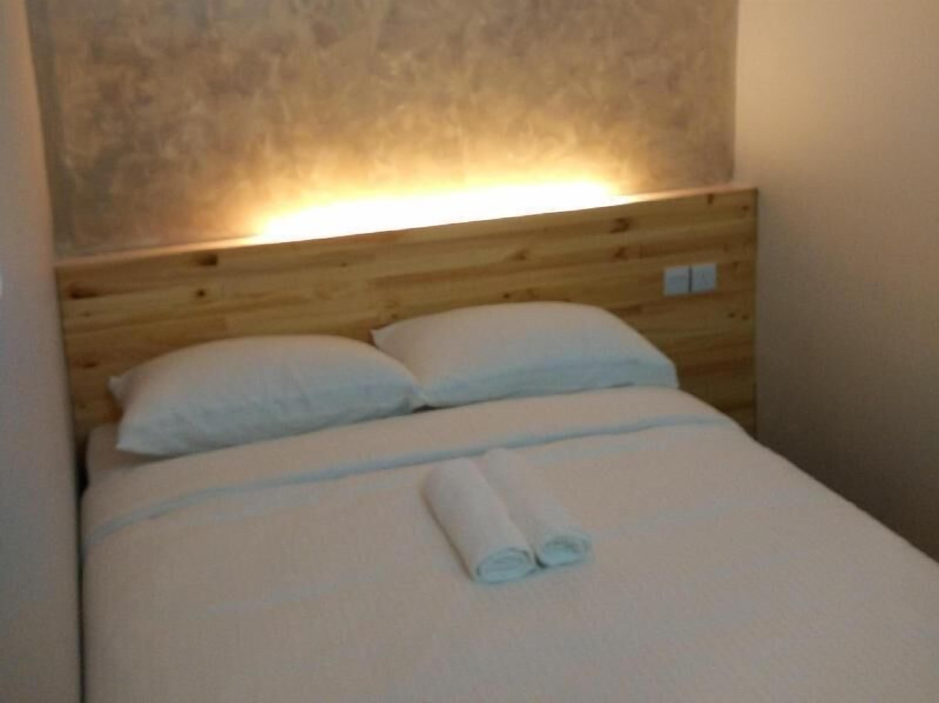 Meja kerja, kedap suara, dan Wi-Fi gratis