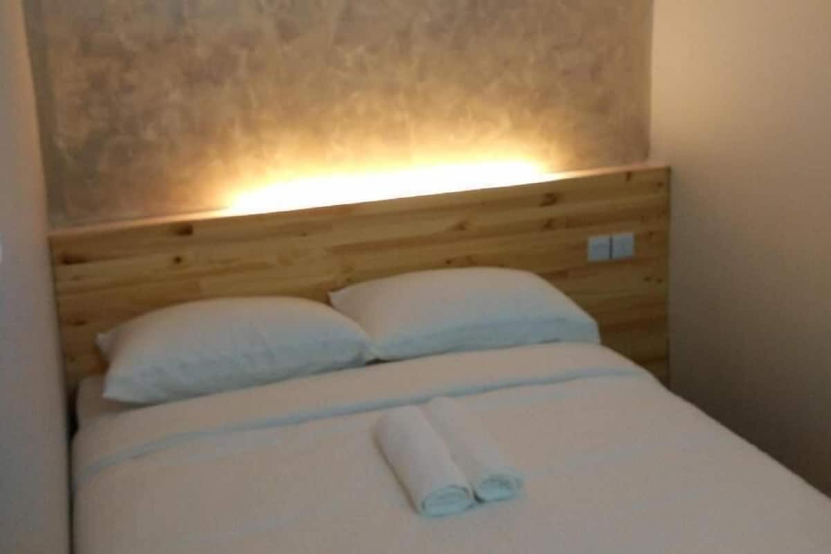 Meja kerja, kedap suara, dan Wi-Fi gratis