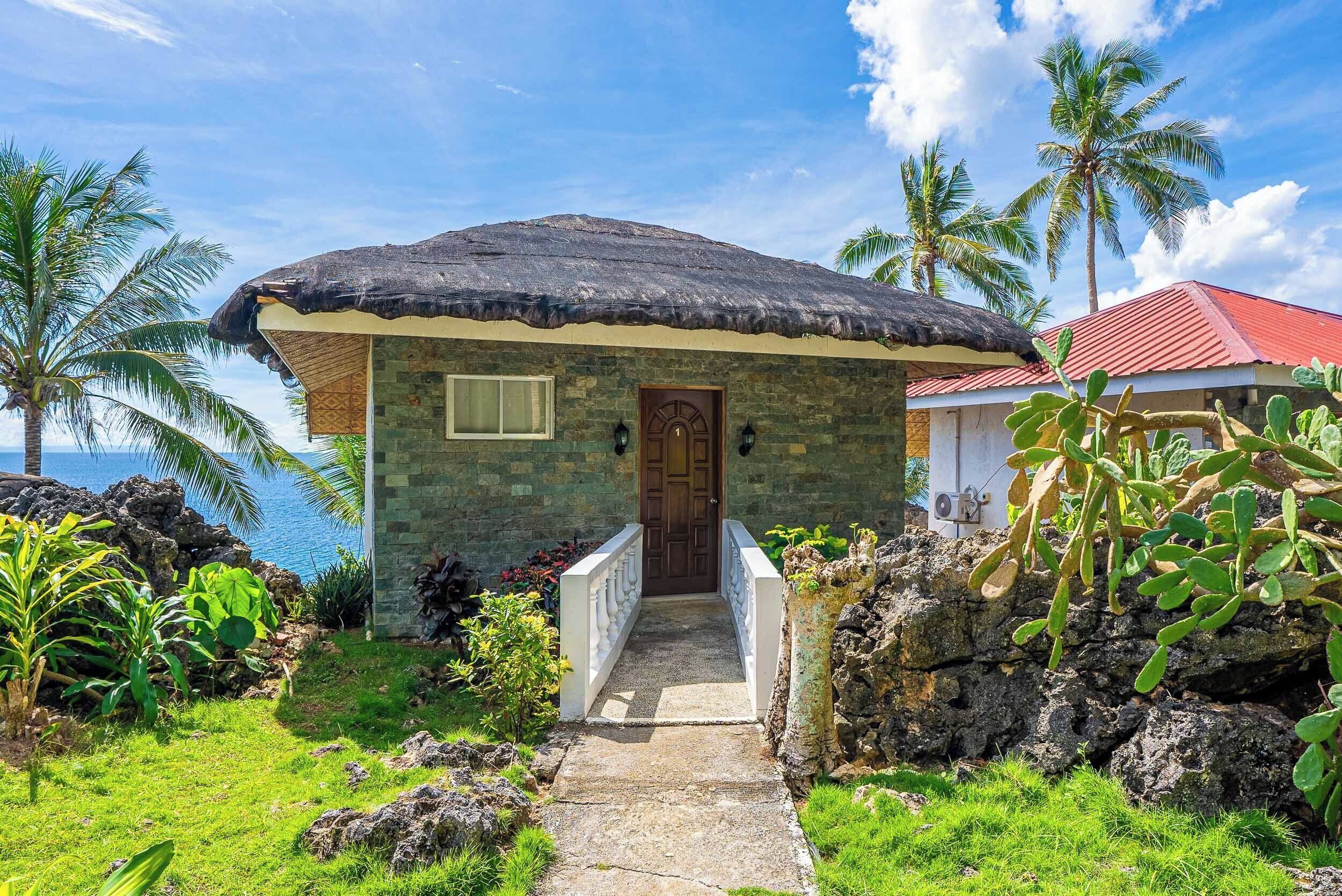Minibar, coffres-forts dans les chambres, bureau, lits bébé (gratuits)