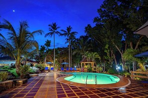 Outdoor pool, pool umbrellas, sun loungers