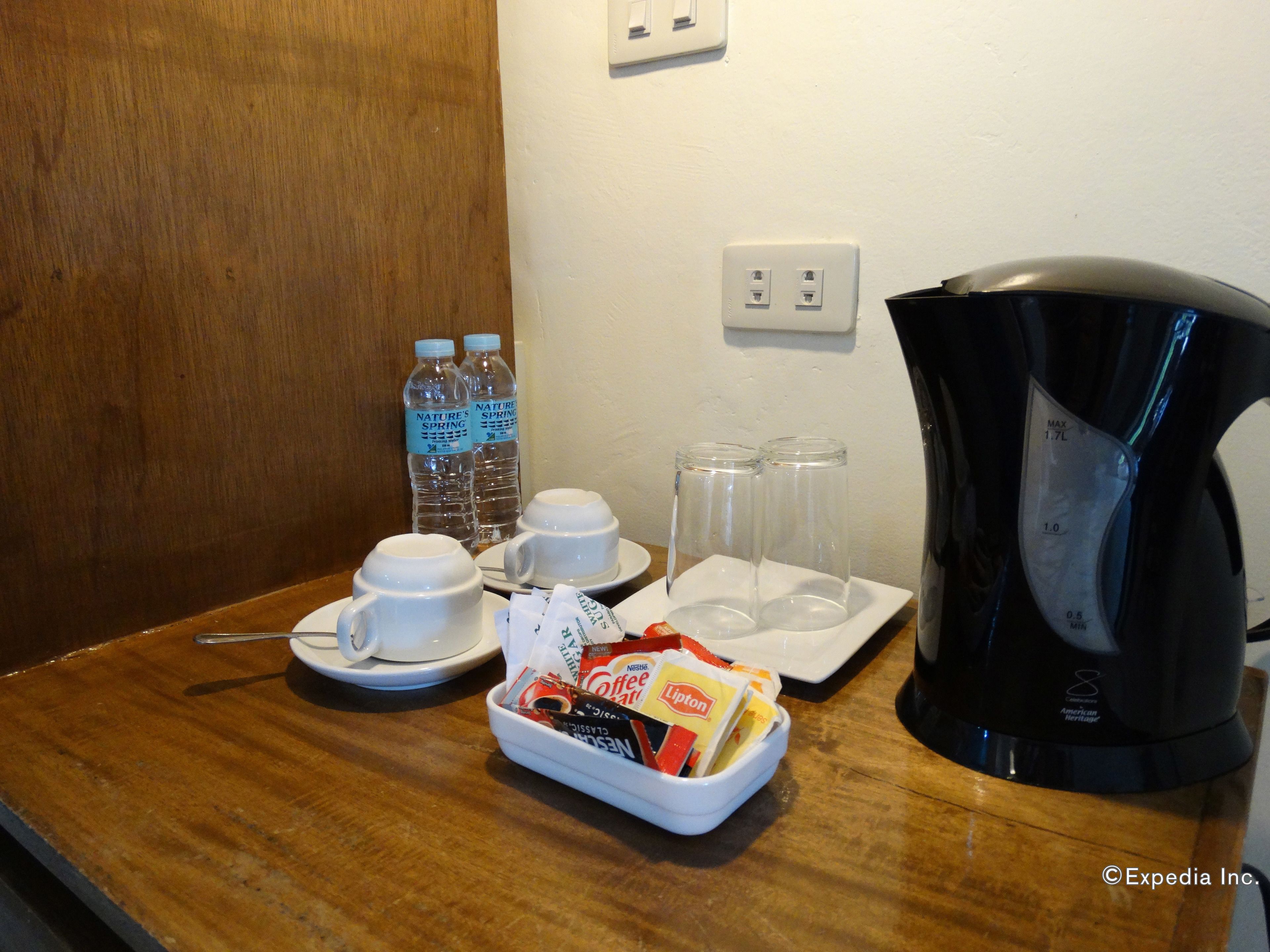 room, garden view | room amenity