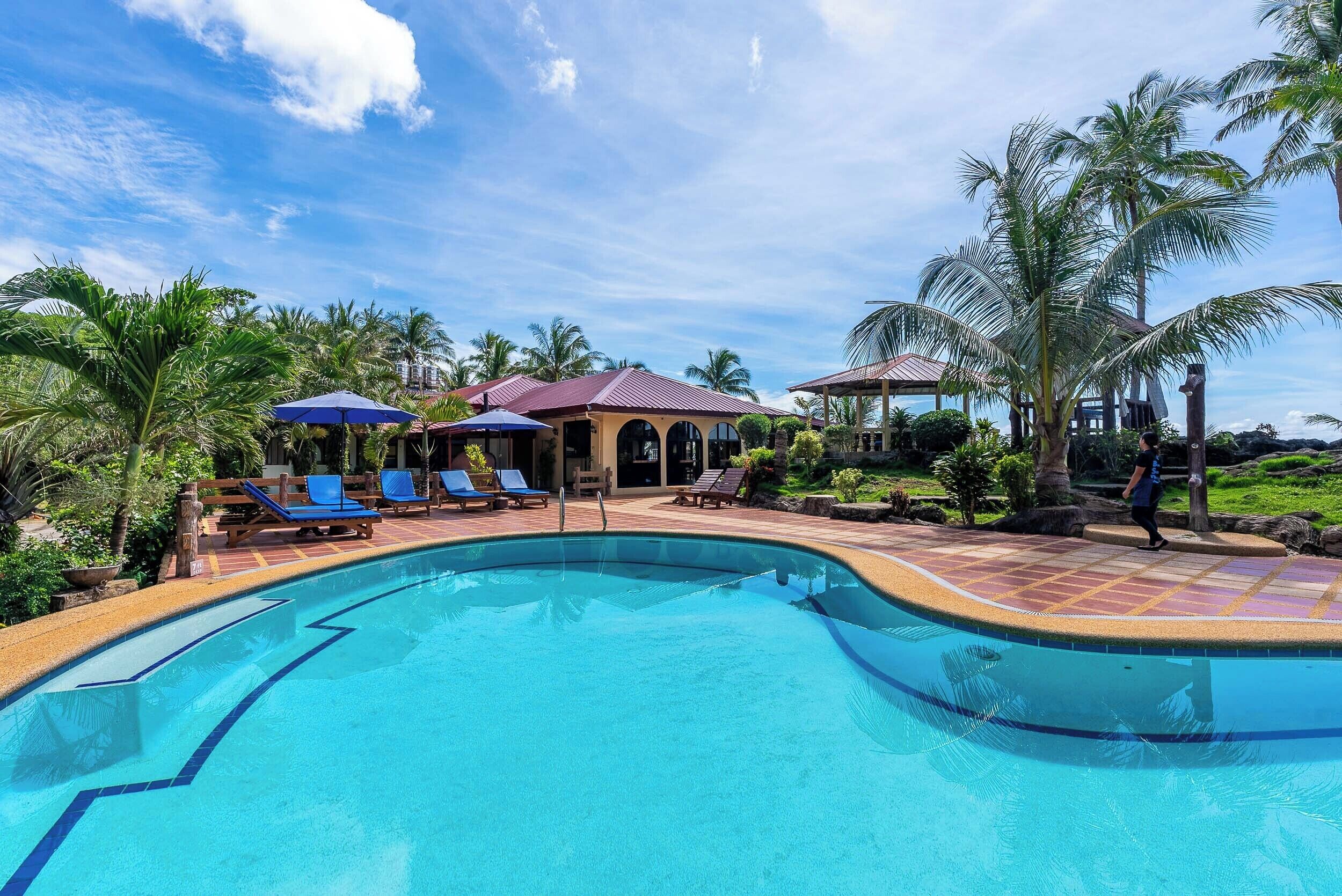 Outdoor pool, pool umbrellas, sun loungers