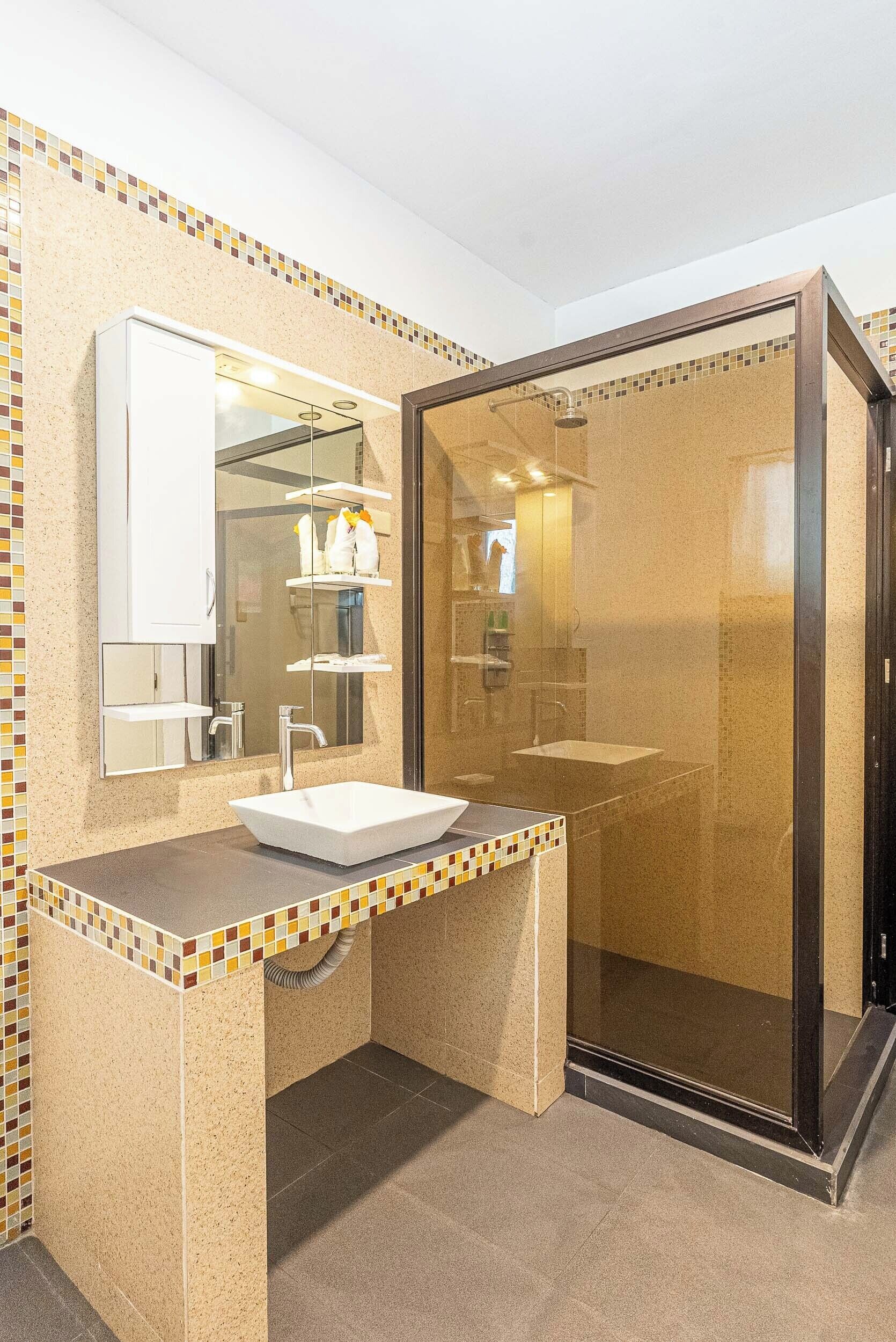 deluxe bungalow, ocean view | bathroom | shower, free toiletries, hair dryer, slippers