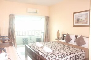 Desk, laptop workspace, free WiFi - Baanmalai Hotel Chiangrai (Chiang Rai)