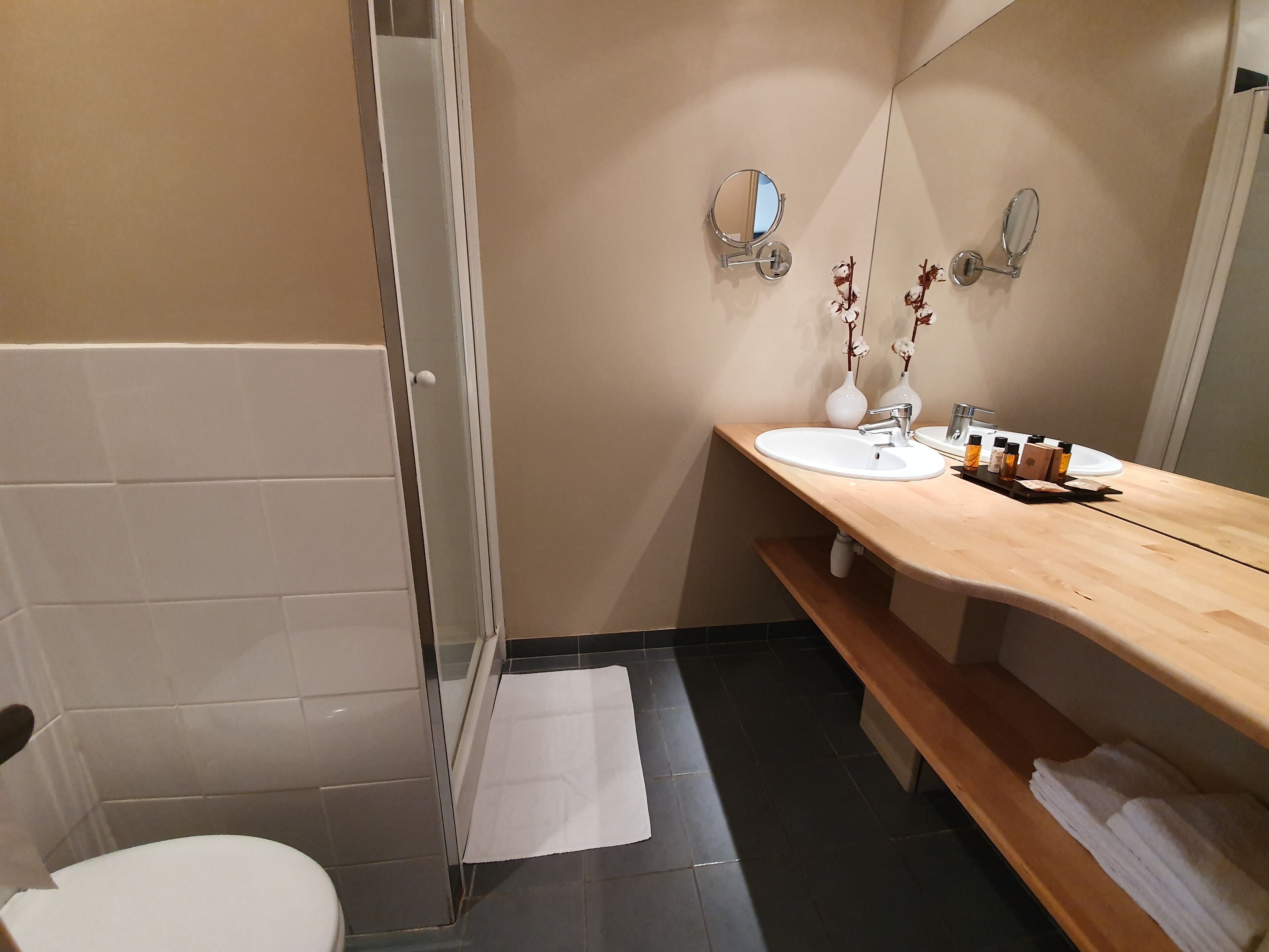 double room (charme 5) | bathroom | free toiletries, hair dryer, bathrobes, slippers