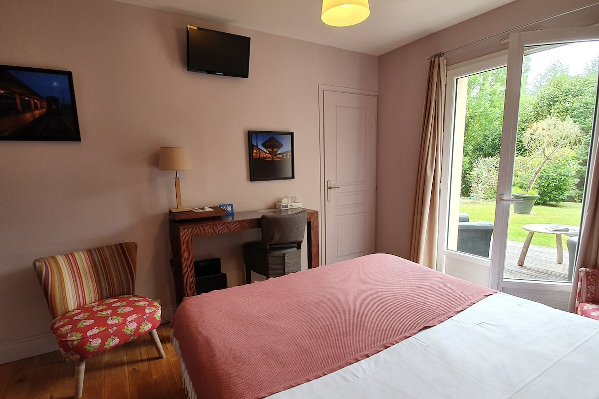Double Room (Charme 6) | In-room safe, iron/ironing board (on request), WiFi (free)