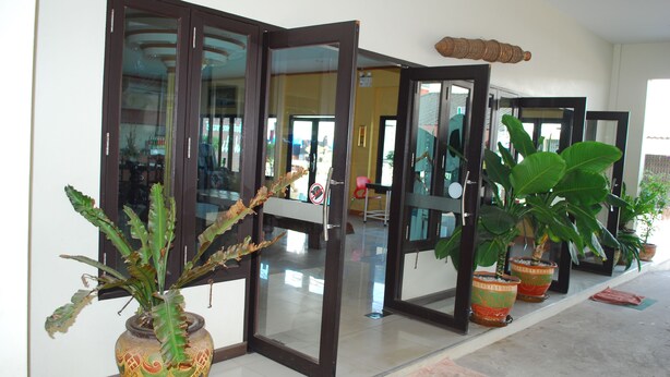 Pintu masuk properti